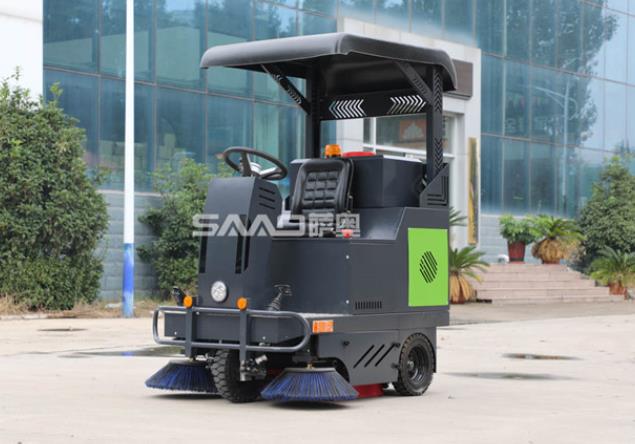電動(dòng)掃地車尼龍刷采用高密度，不放走一絲灰塵