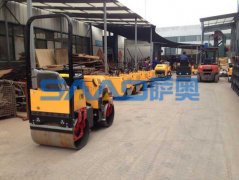 座駕壓路機(jī)、灌縫機(jī)等多種機(jī)器出口尼日爾