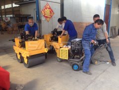 路面開槽機，小型手扶壓路機成功發(fā)往目的