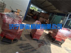 小型壓路機(jī)、霧炮等設(shè)備成功發(fā)往目的地