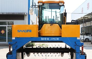<b>翻堆機翻拋能力強，并且加裝前液壓推板</b>